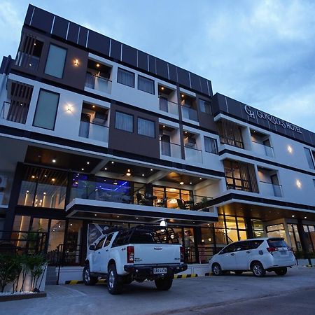 Gonzales Hotel Cauayan  Exterior photo