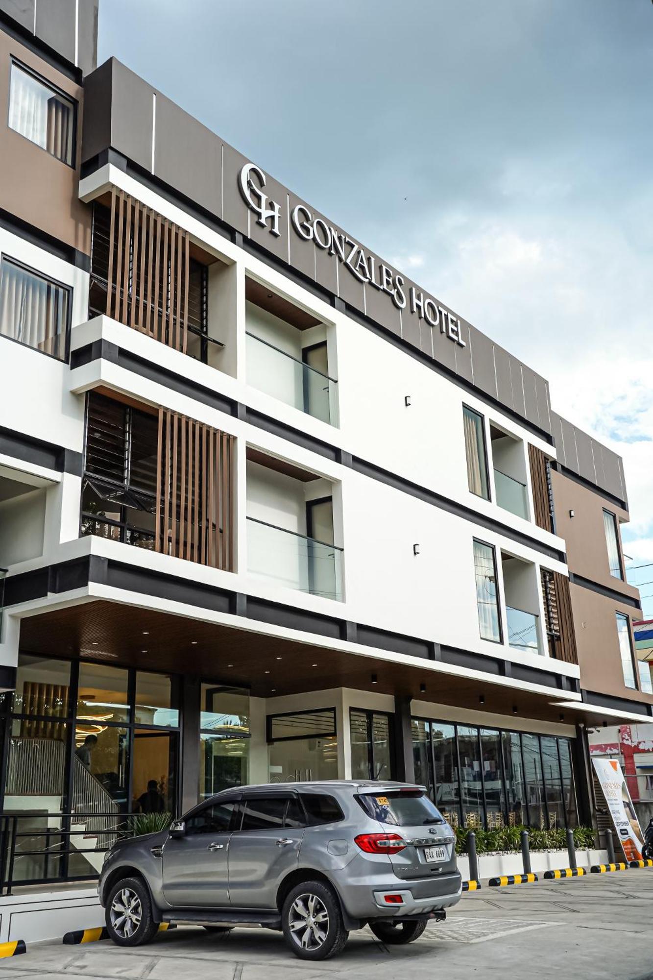 Gonzales Hotel Cauayan  Exterior photo